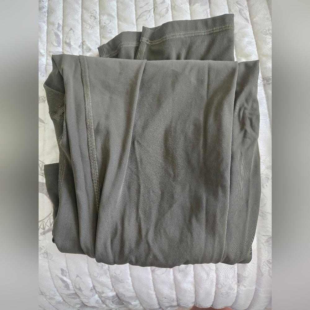 Lululemon Olive Green Hr Power Thru Tight Size 10 25 Inch